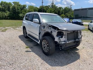 2017 Lexus GX 460 Luxury - Exterior Front Right Corner Image